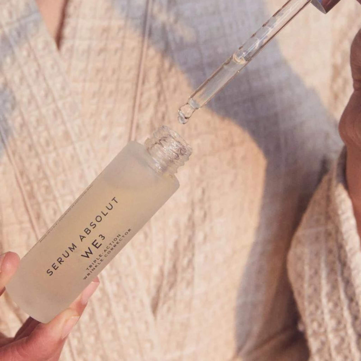 Luzern Serum Absolut WE3 lifestyle image