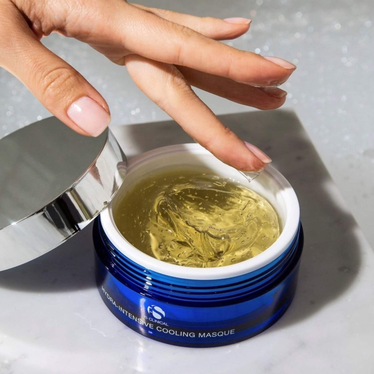 iS Clinical Hydra-Intensive Cooling Masque lifestyle image