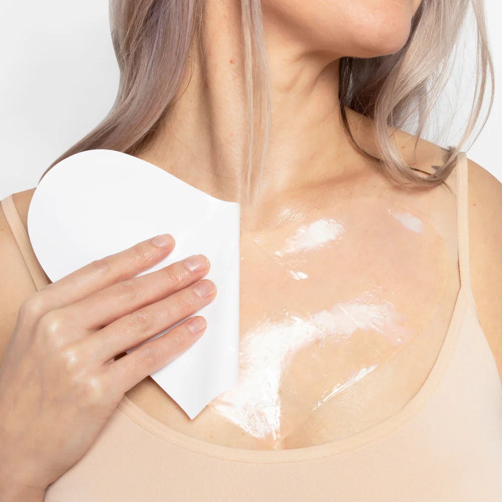 Omnilux Hydrogel Décolleté Mask lifestyle image