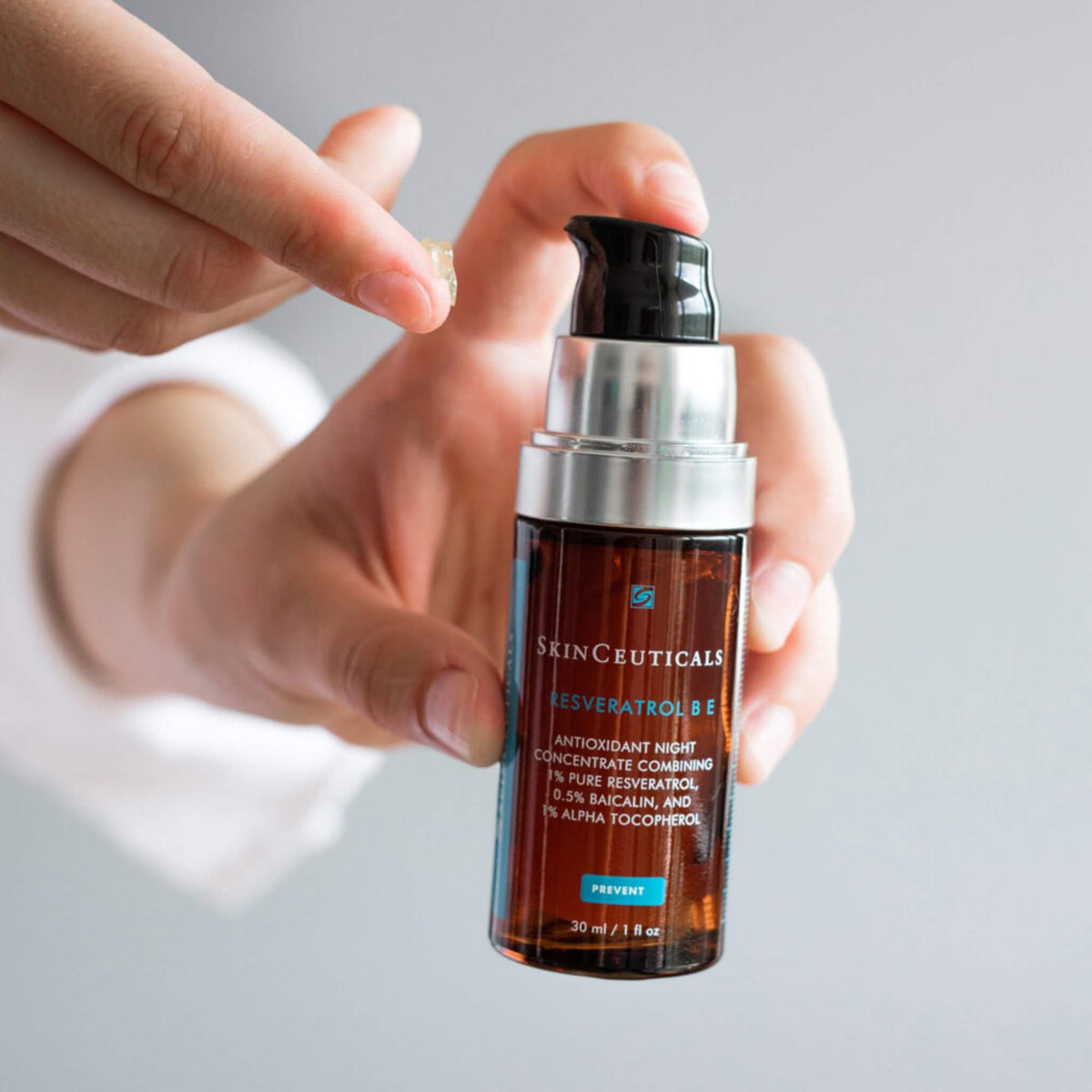 SkinCeuticals Resveratrol B E lifestyle image